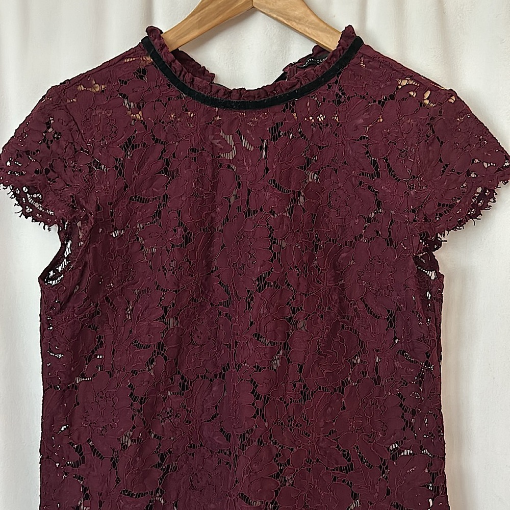White House Black Market Wine Lace Velvet Short Sleeve Shirt Blouse Top **Sz S** - Picture 3 of 4